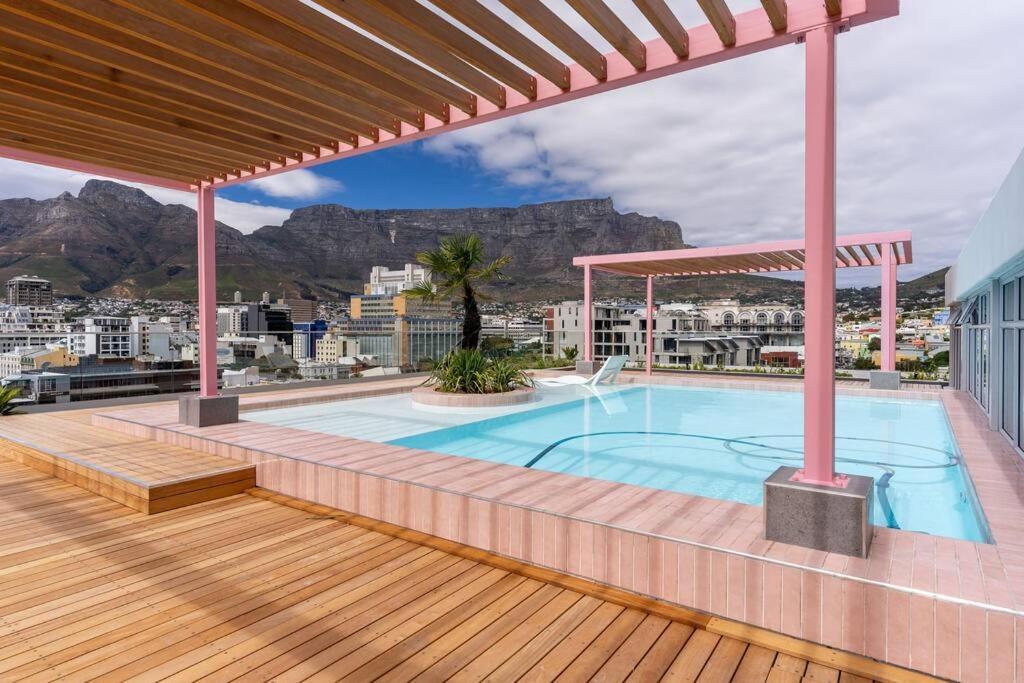 Appartement The Rose 405: Modern Aprt With Rooftop Pool Kaapstad