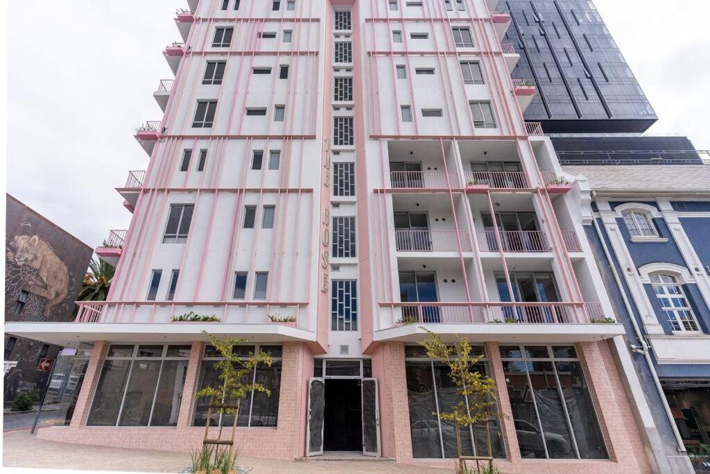 The Rose 405: Modern Aprt With Rooftop Pool Apartment *