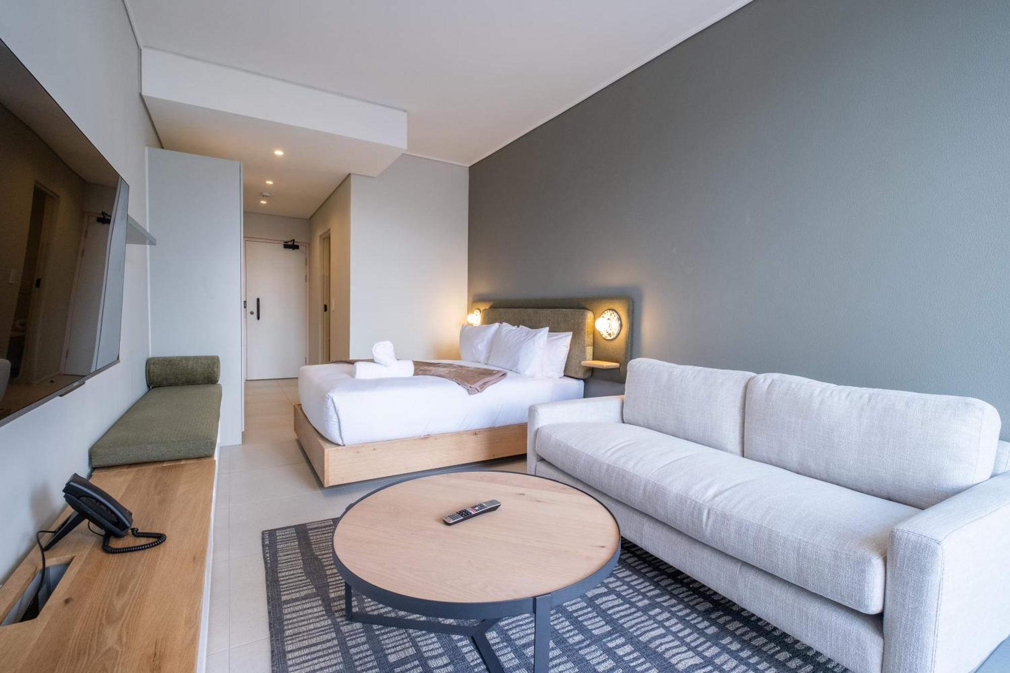 The Rose 405: Modern Aprt With Rooftop Pool