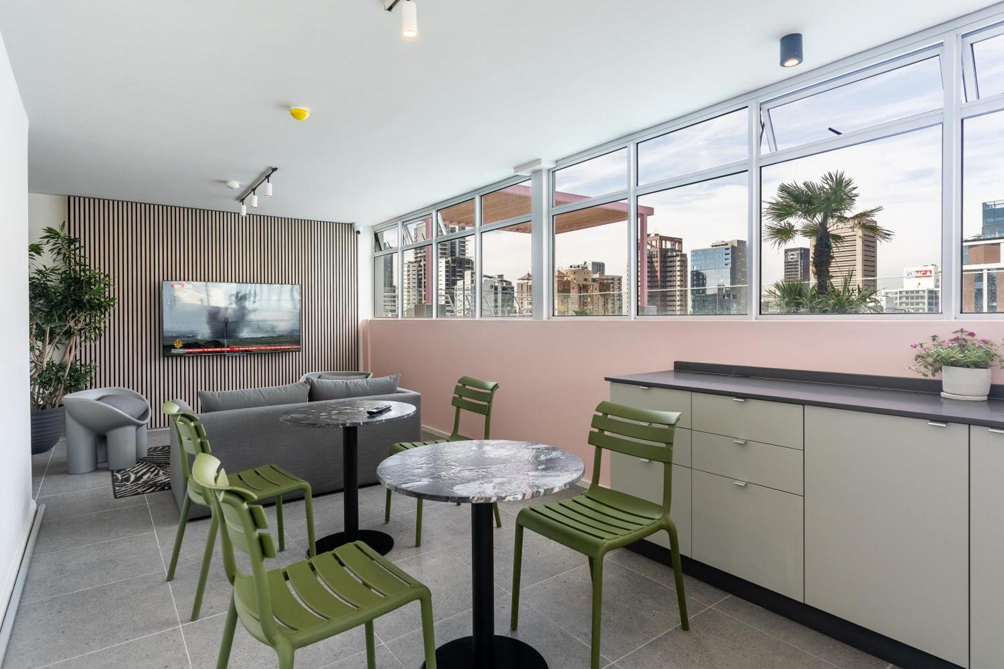 The Rose 405: Modern Aprt With Rooftop Pool Apartment